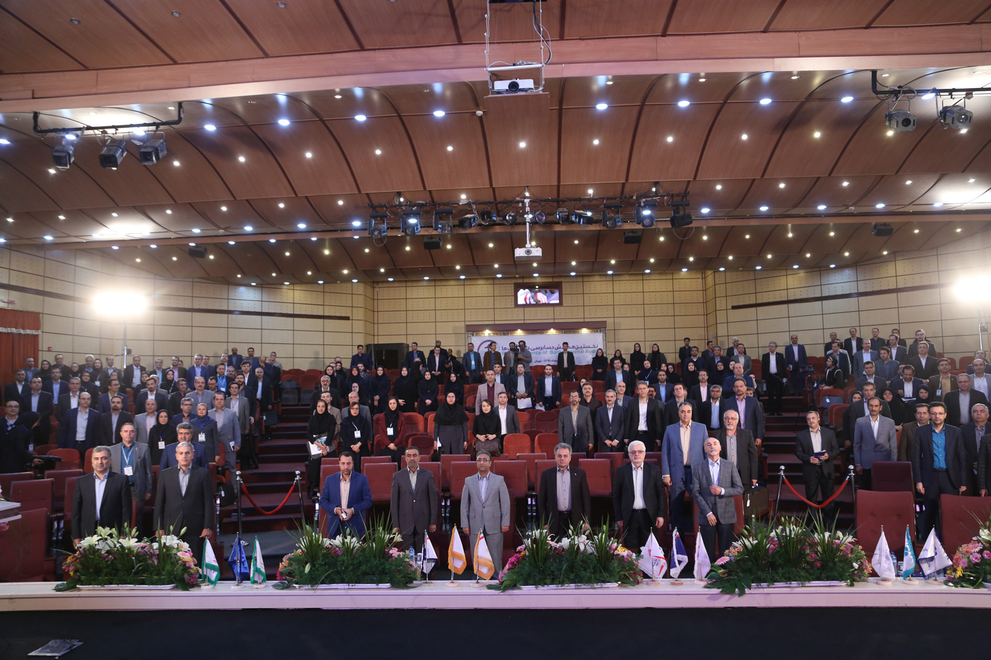 ادای احترام به سرود ملی ایران