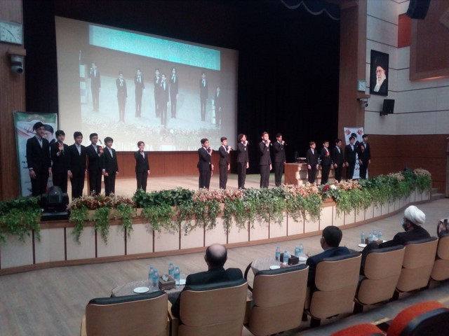 اجرای گروه سرود نوجوانان