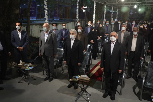 ادای احترام به سرود ملی