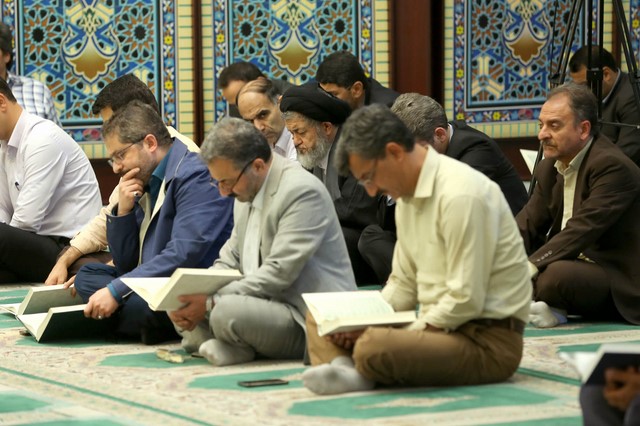 حضور علاقه مندان در محفل انس با قرآن